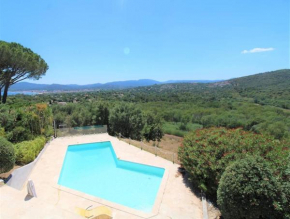 GRICARD Villa T5 avec piscine vue panoramique sur les collines de Grimaud et aperçu mer